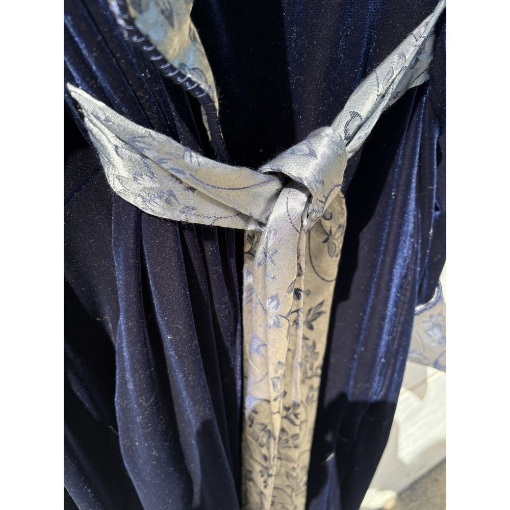 Claire's Rose Blue Velvet Robe Size M Fancy Glam Regal Cosplay Hollywood Korea - Picture 6 of 9